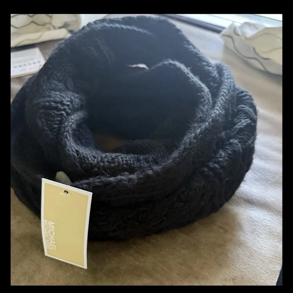 NWT MICHAEL Michael Kors Womens Patchwork Knit Infinity Loop Scarf Black